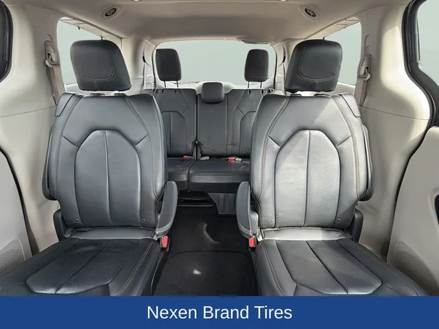 Certified Used 2018 Gray Chrysler Touring L image 17