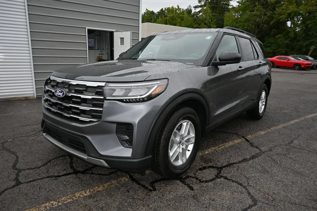 New 2027 Carbonized Gray Metallic Ford Active image 53