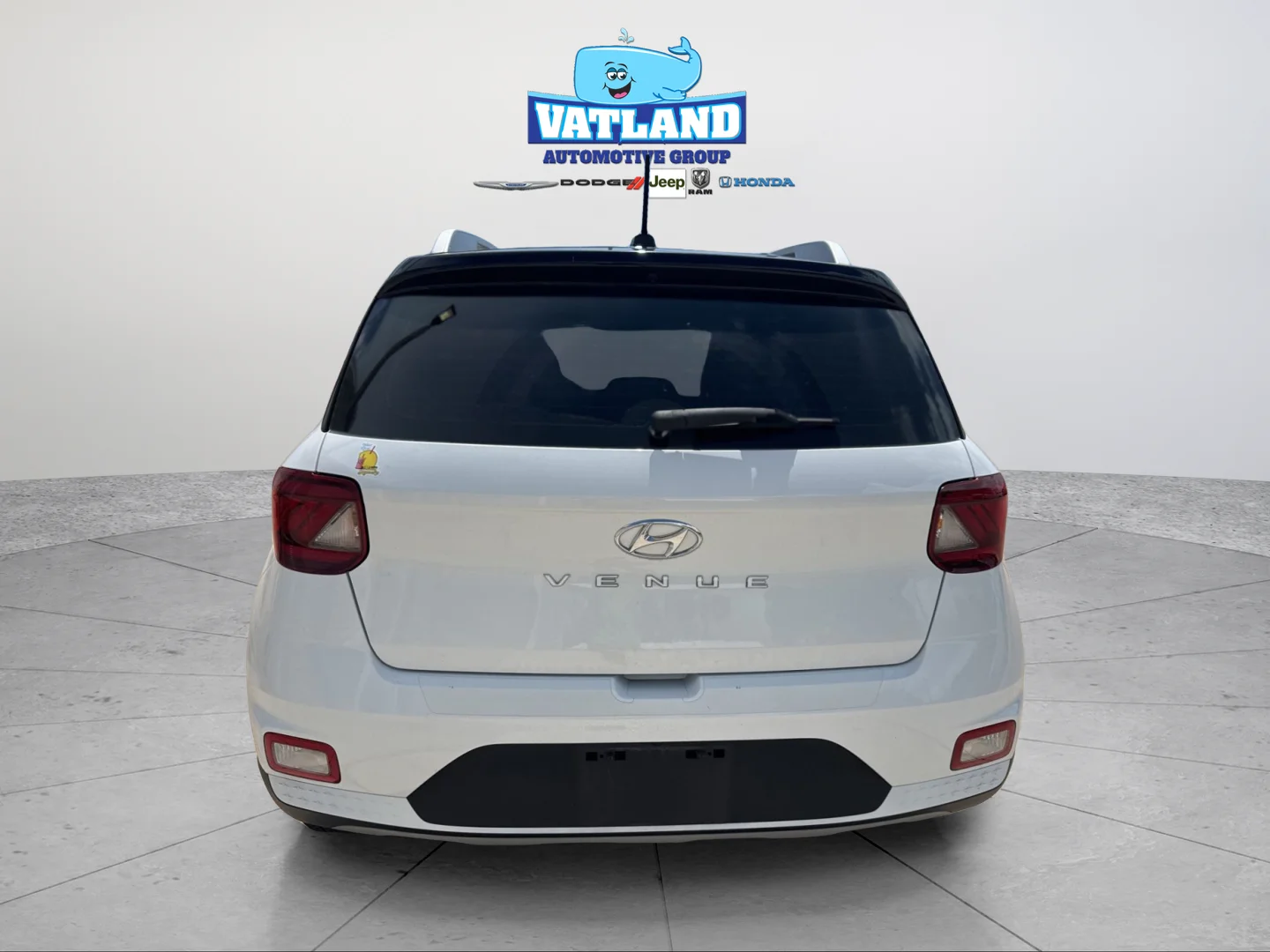 Used 2023 Ceramic White Hyundai Limited image 9