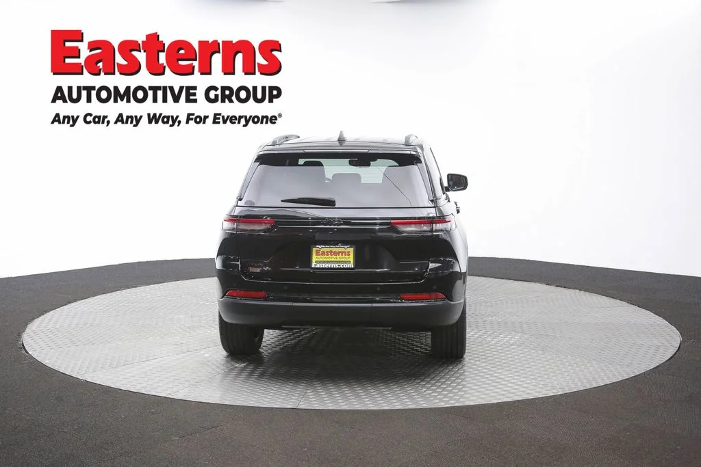 Used 2024 Black Jeep Altitude image 39