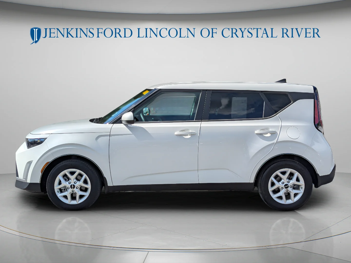 Used 2024 Snow White Pearl Kia LX image 11