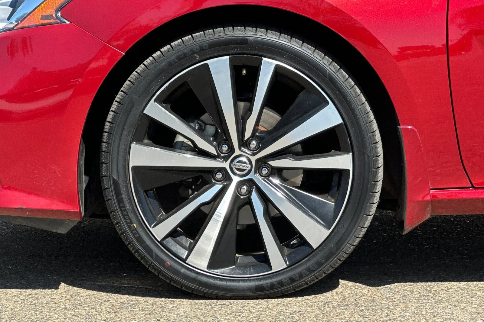 Used 2019 Red Nissan 2.5 SR image 25