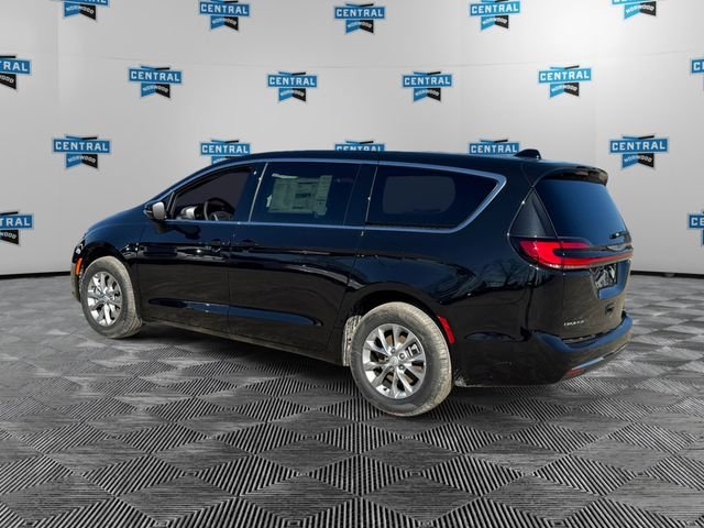 New 2026 Diamond Black Crystal Pearl-Coat Exterior Paint Chrysler Select image 3