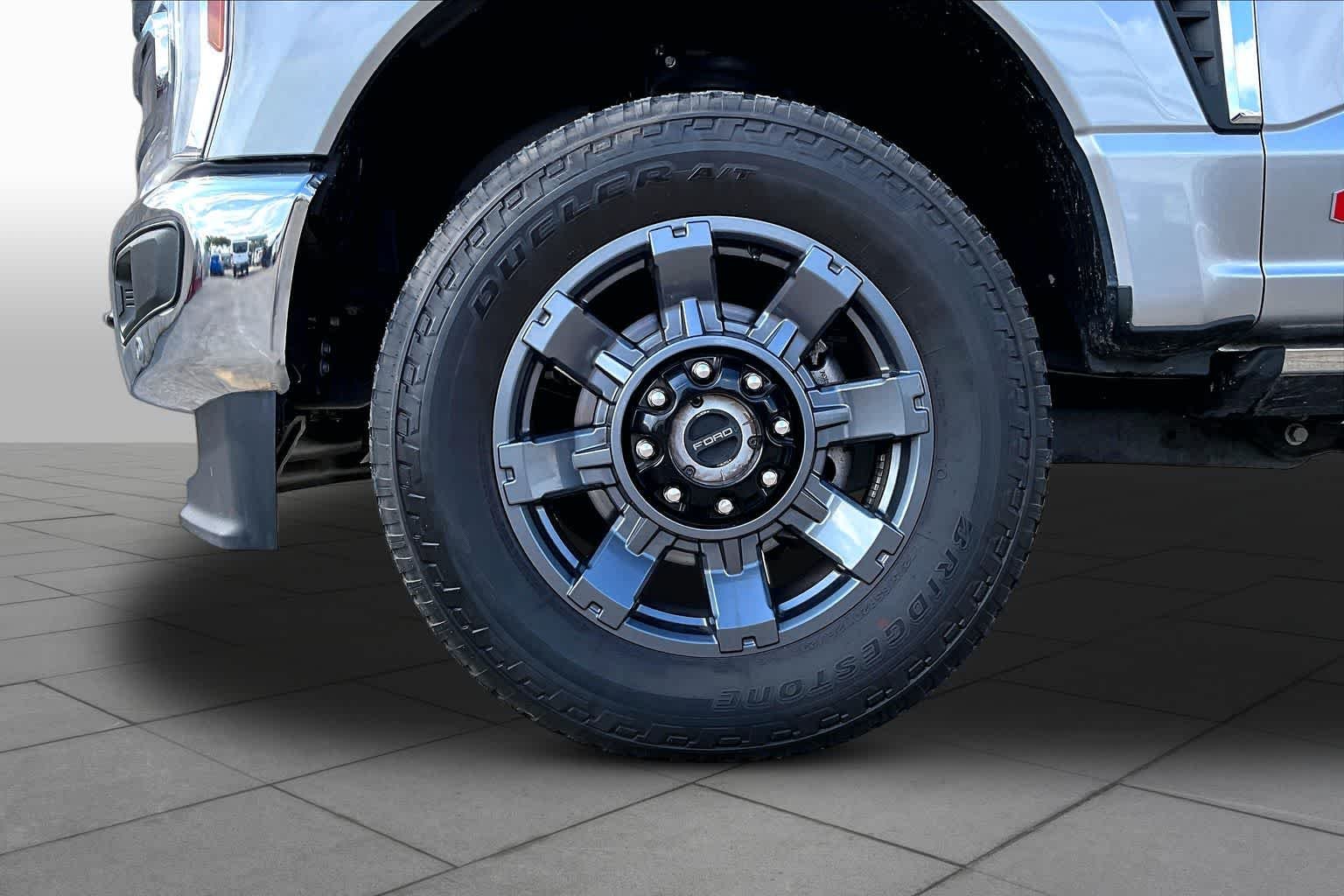 Used 2023 Iconic Silver Metallic Ford LARIAT image 10