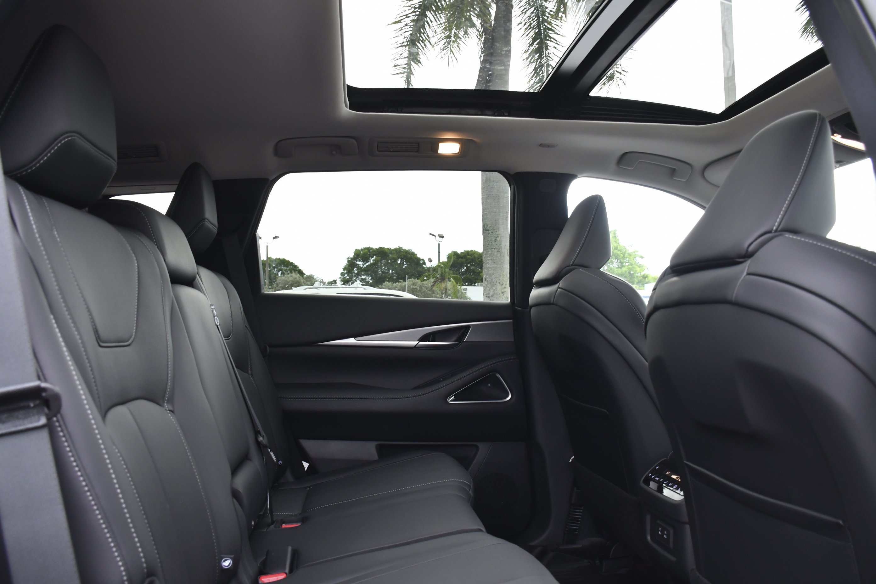 New 2027 HARBOR GRAY INFINITI Luxe FWD image 31