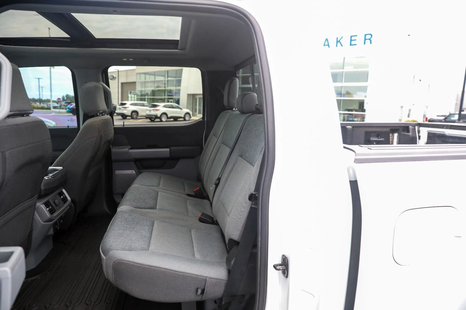 Certified Used 2024 Oxford White Ford XLT image 27