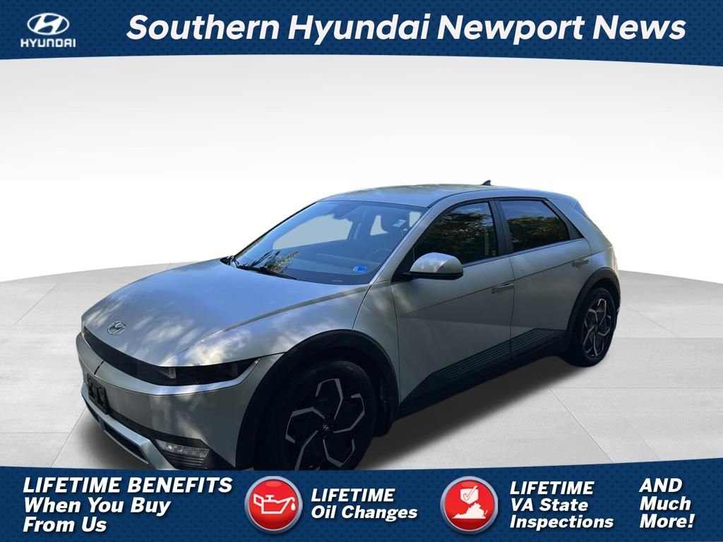 Used 2023 Gold Hyundai SEL image 1