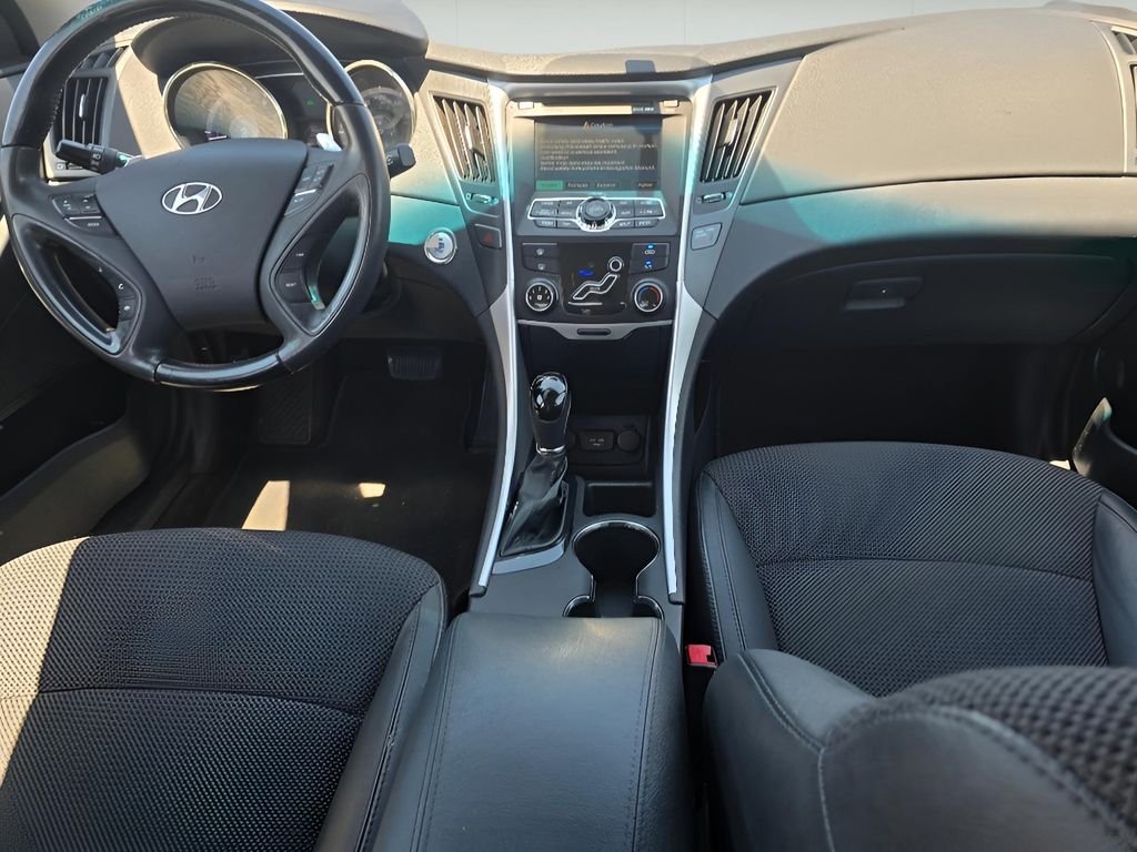 Used 2011 Venetian Red Hyundai SE image 26