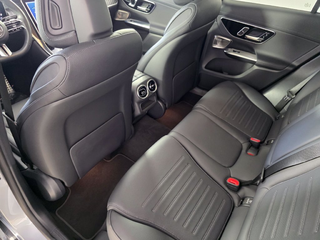 Used 2024 Silver Mercedes-Benz GLC 300 image 15