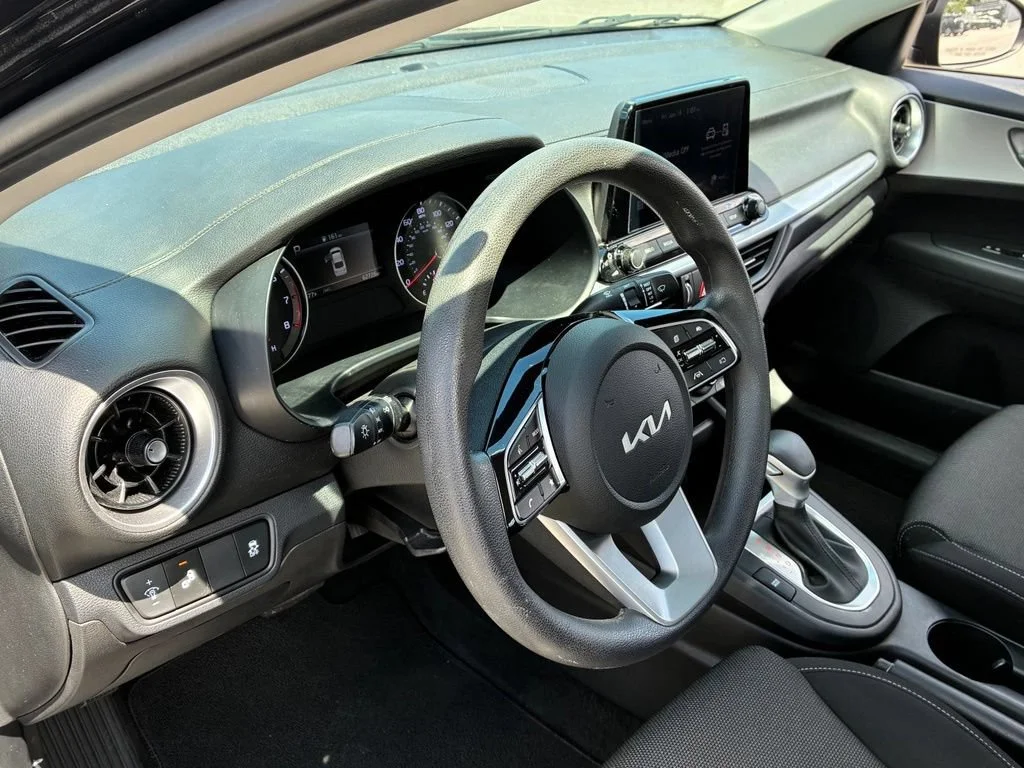 Used 2022 Aurora Black Kia LXS image 18