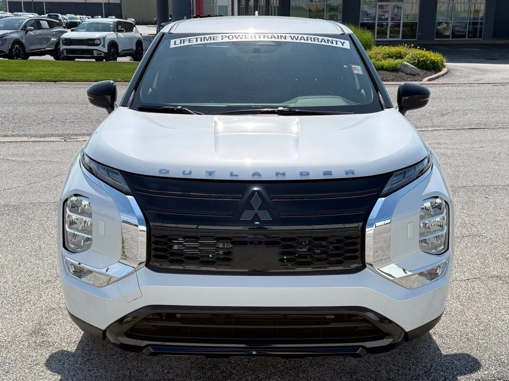 New 2026 White Mitsubishi LE 1.5T S-AWC image 2