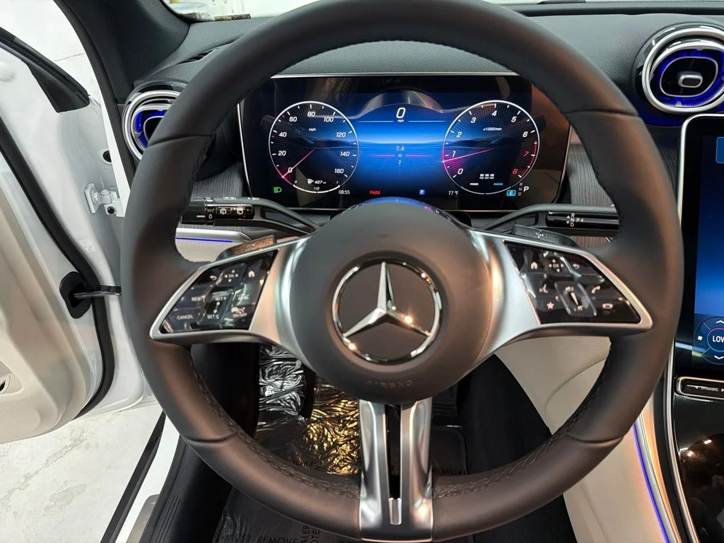 New 2027 White Mercedes-Benz GLC 300 image 16
