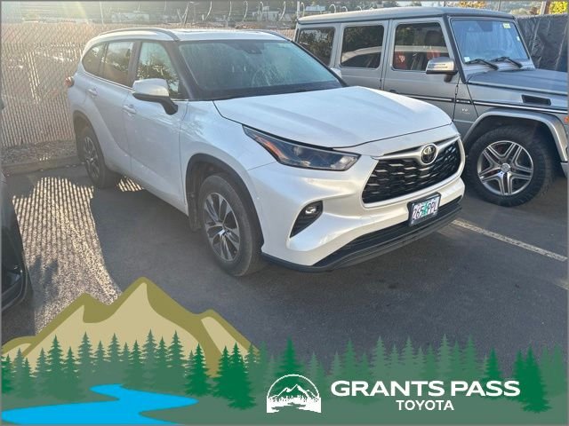 Used 2023 Beige Toyota XLE image 1