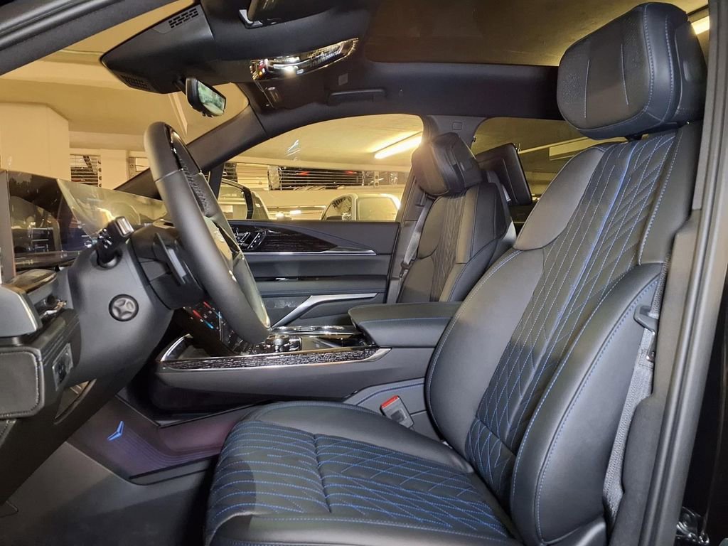 2026 Cadillac Escalade IQL Luxury - Photo 15