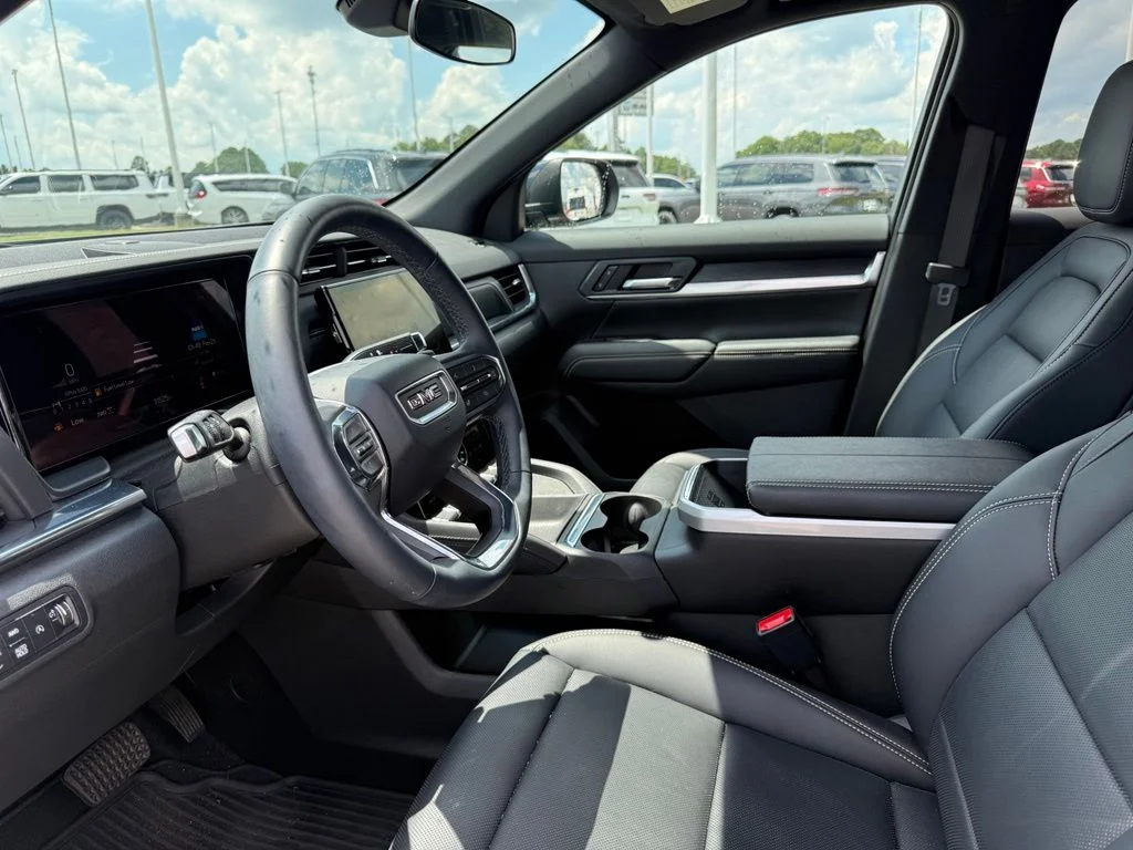 Used 2025 Silver GMC Elevation image 4