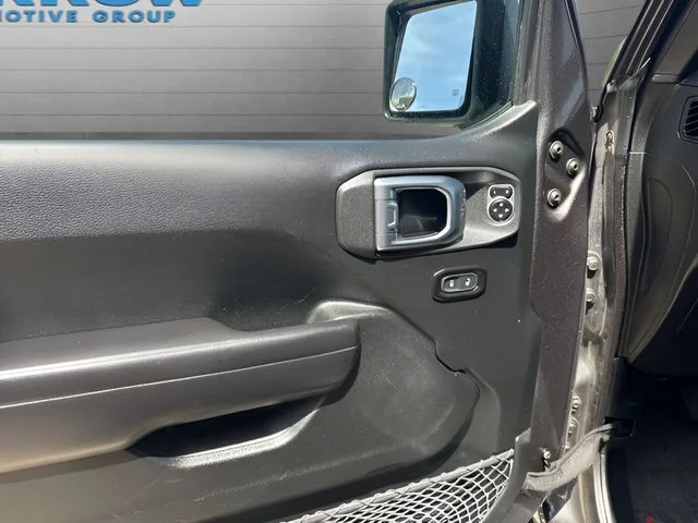 Used 2020 Gray Jeep Rubicon image 9