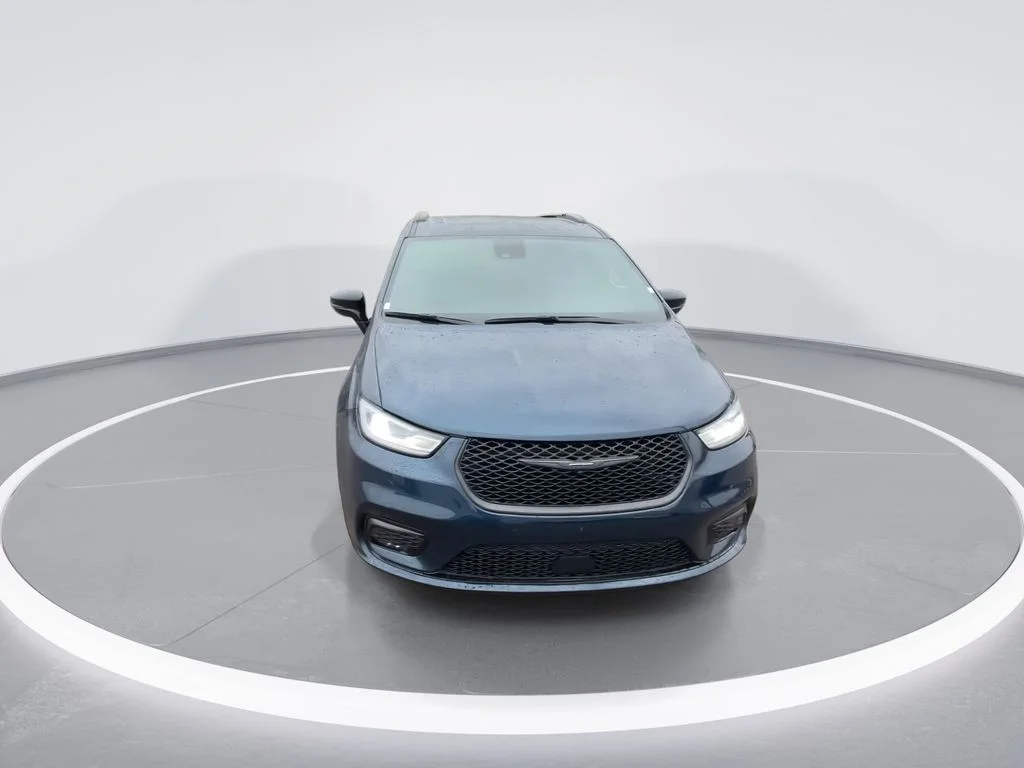 Used 2025 Blue Chrysler Limited image 3