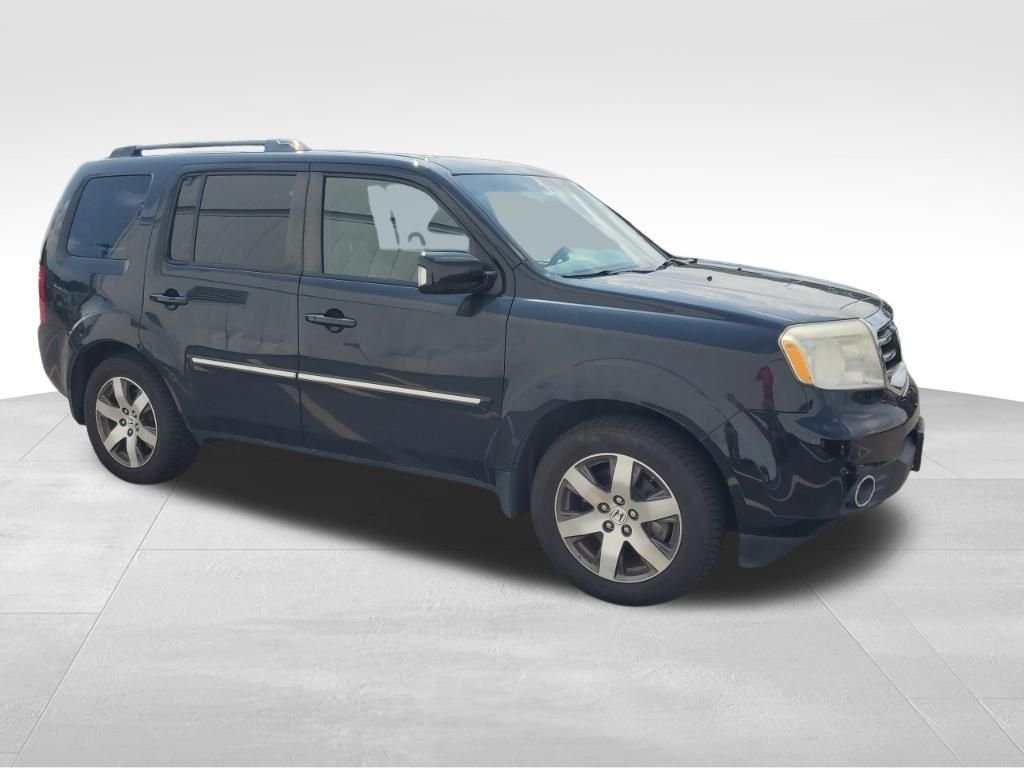 Used 2013 Black Honda Touring image 7