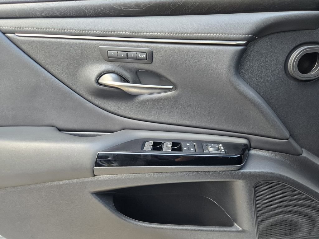 Used 2022 Silver Lexus 350 image 15