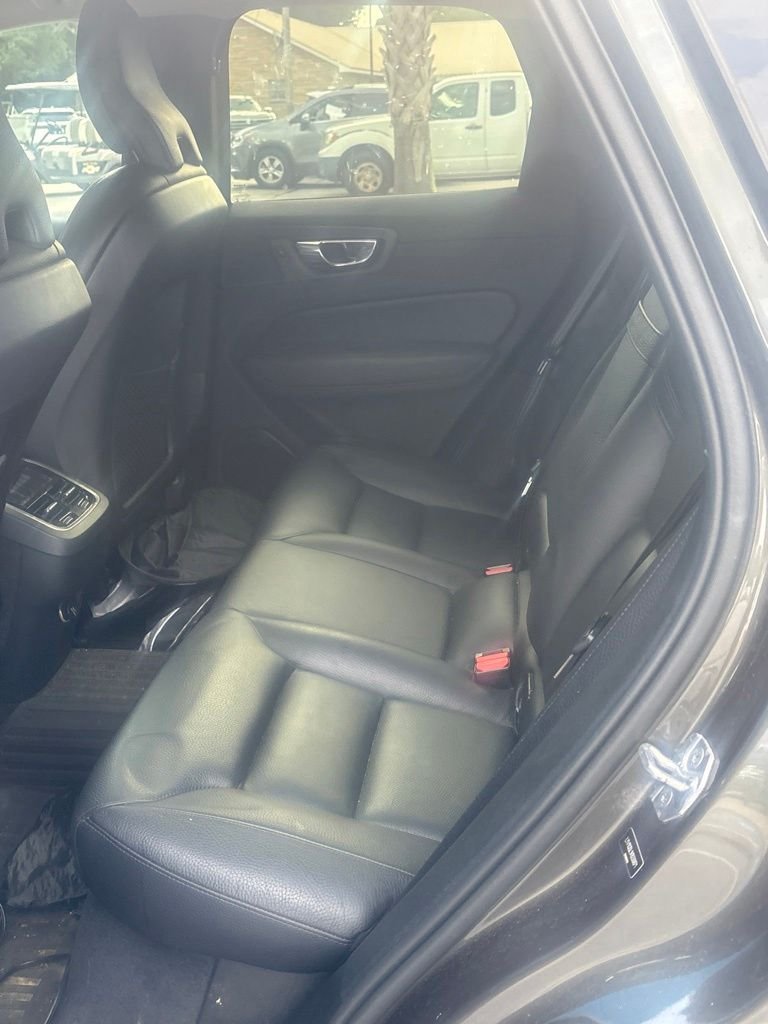 Used 2019 Green Volvo T5 Inscription image 8