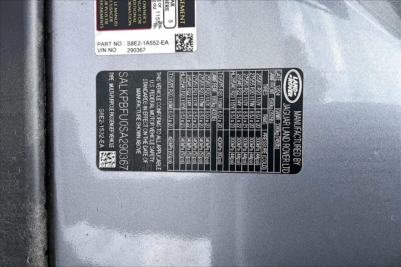 Used 2025 Charente Grey Premium Metallic Land Rover SE image 30