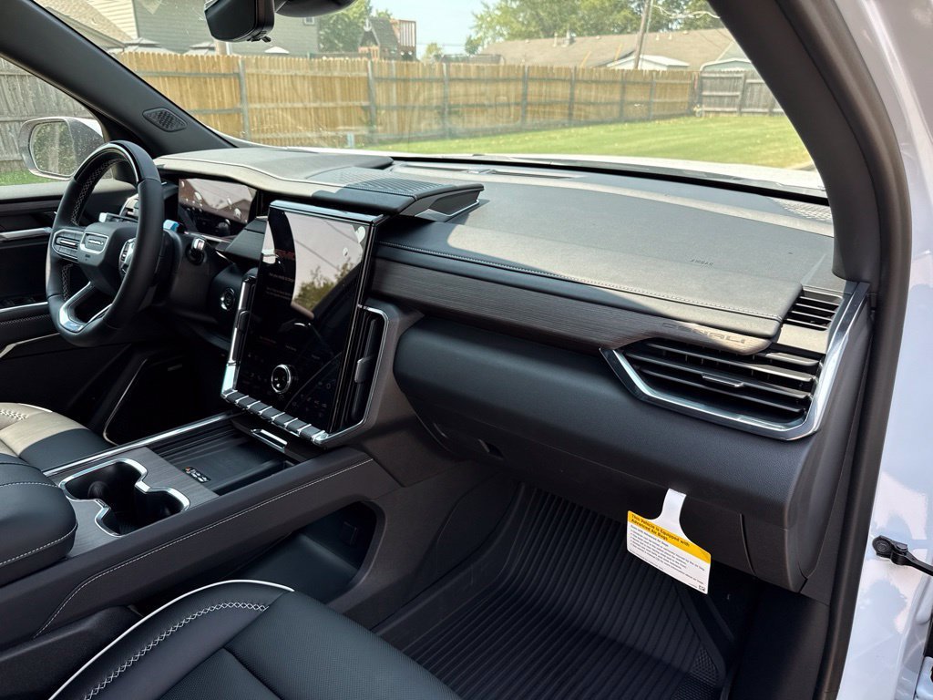 2026 GMC Acadia Denali - Photo 24