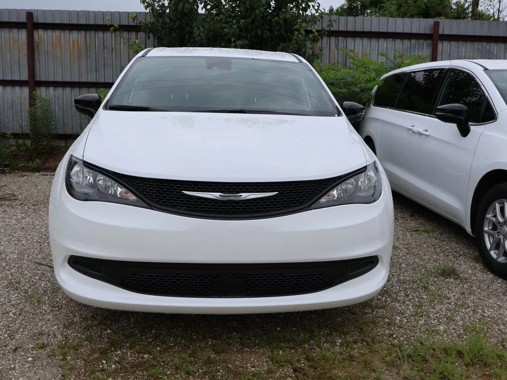 New 2027 Bright White Clear-Coat Exterior Paint Chrysler LX image 10