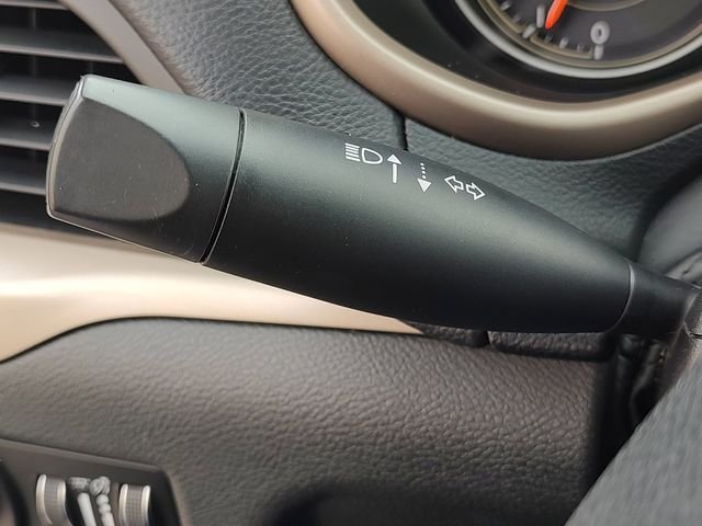 Used 2016 Silver Jeep Latitude image 22