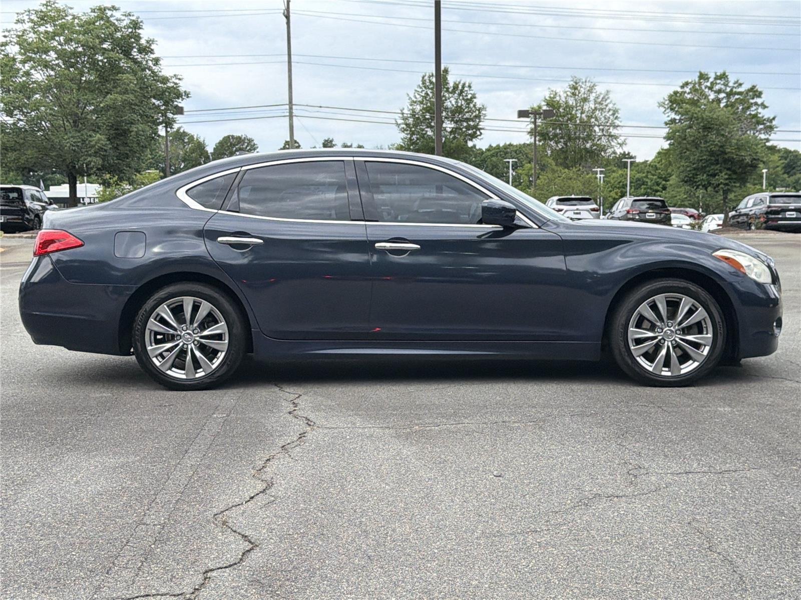 Used 2013  INFINITI Base image 26