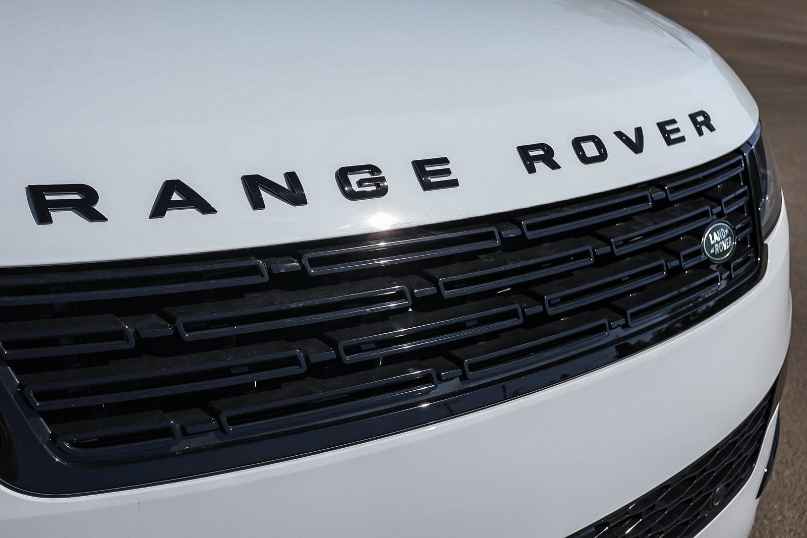 New 2026 Fuji White Land Rover Dynamic SE image 16