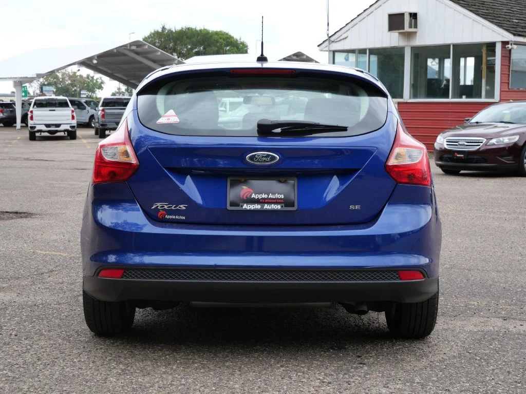 Used 2012 Blue Ford SE image 4
