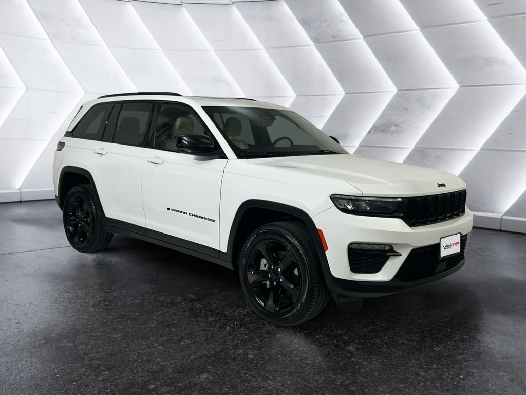 Used 2025 White Jeep Limited image 1