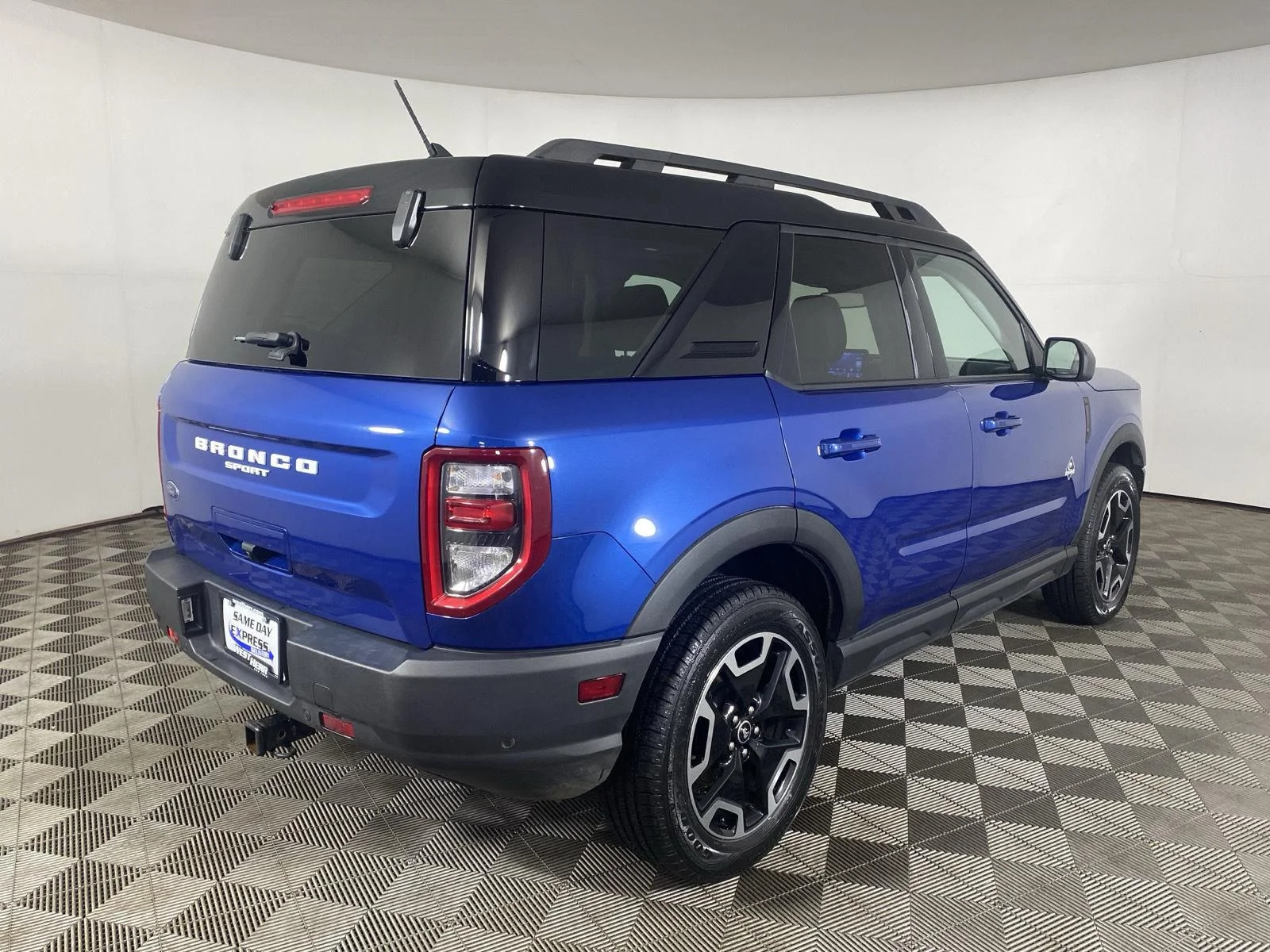 Used 2024 Atlas Blue Ford Outer Banks image 7