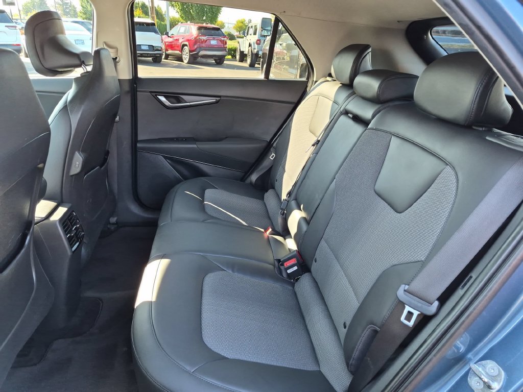 Used 2023 Blue Kia Wind image 23
