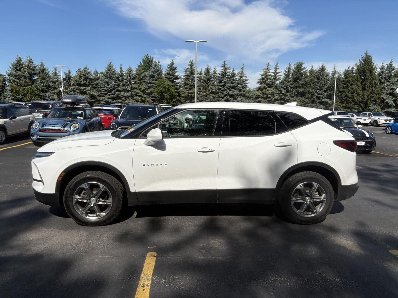 Used 2024 Summit White Chevrolet LT image 5