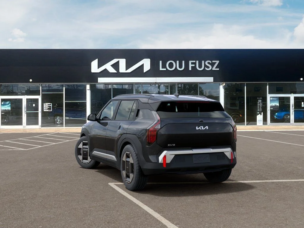 New 2027 Interstellar Gray Kia Wind image 4