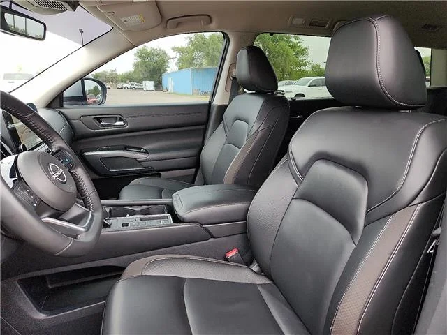 Used 2025 Gray Nissan SL Front-Wheel Drive image 11