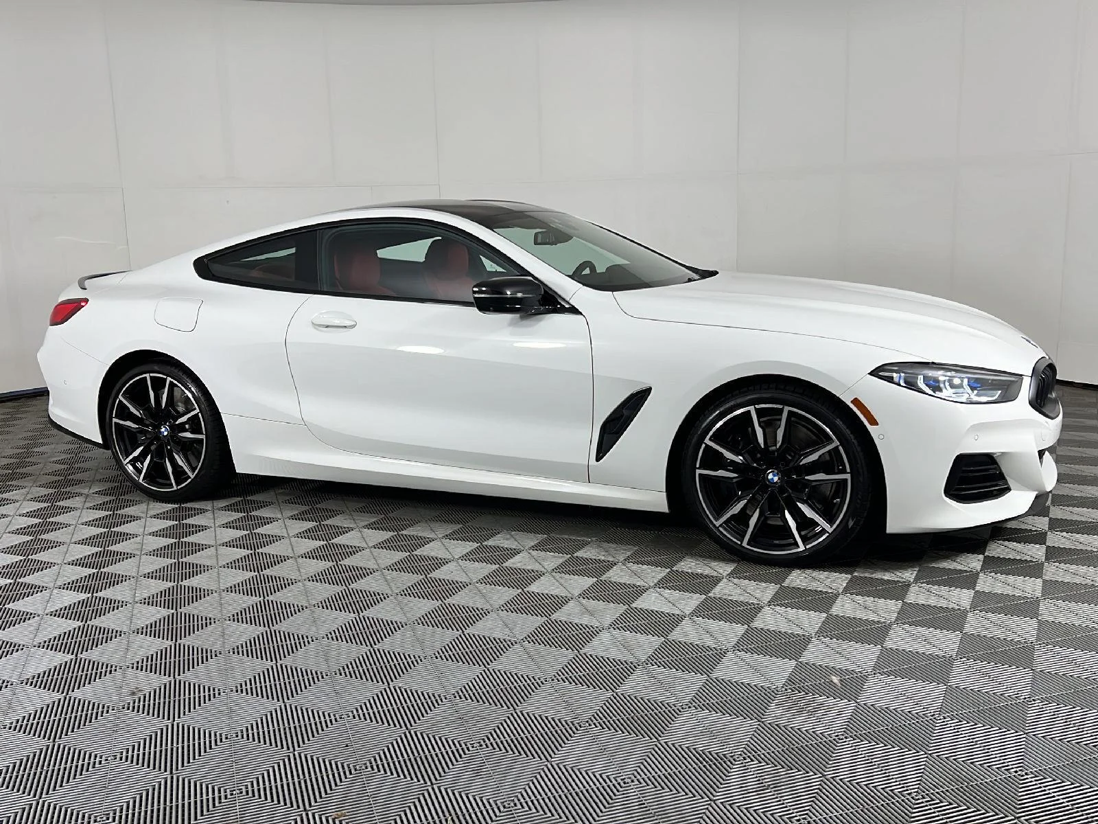 Used 2025 Alpine White BMW M850i xDrive image 3