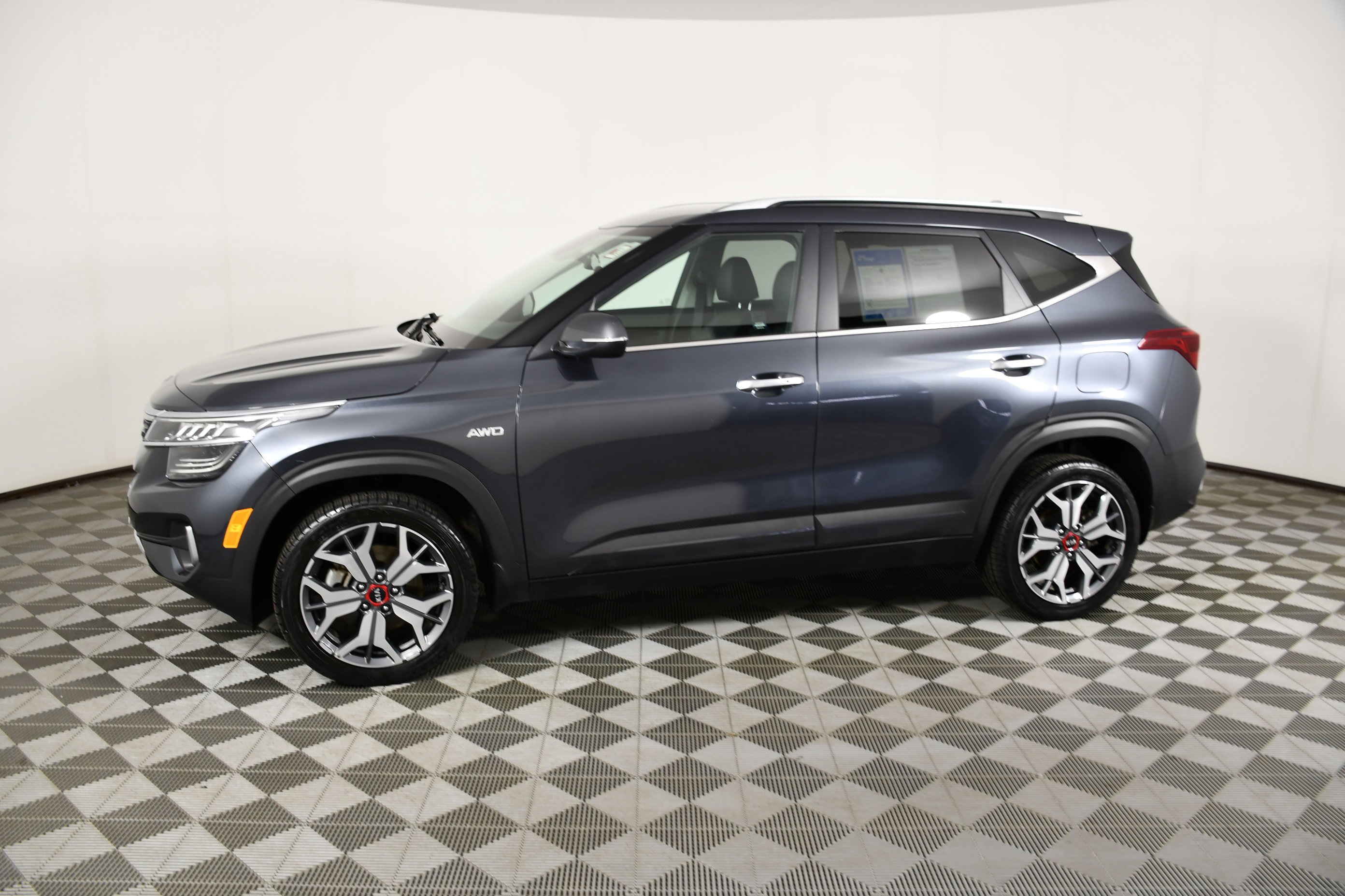 Used 2021 Gravity Gray Kia SX image 9