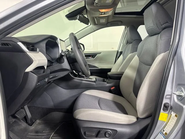 Used 2019 Silver Toyota XLE image 11