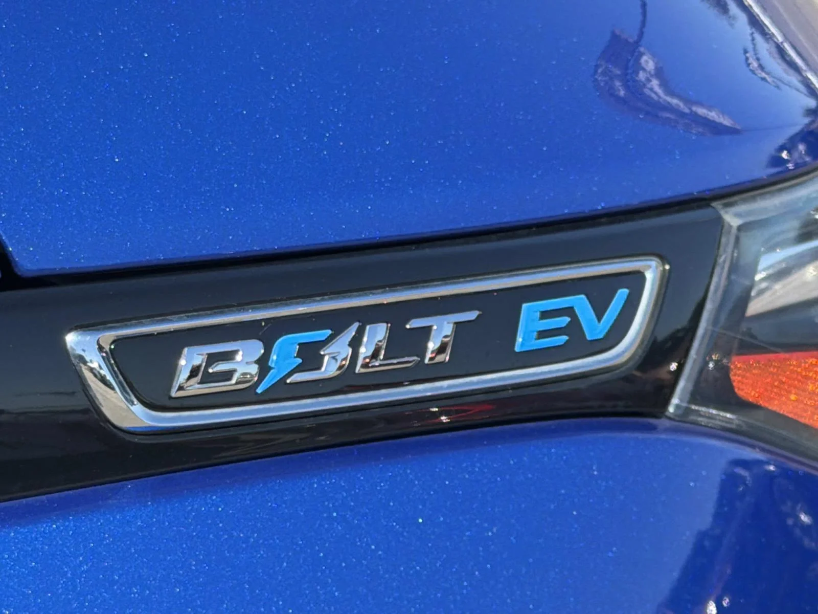 Used 2021 KINETIC BLUE ME Chevrolet 5dr Wgn LT image 21
