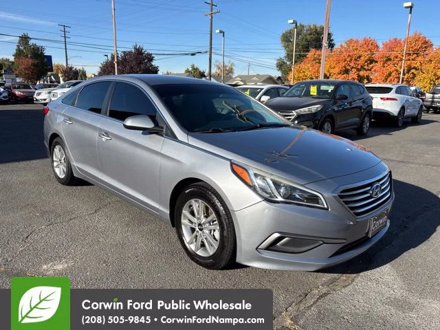 Used 2017 Shale Gray Metallic Hyundai  image 3