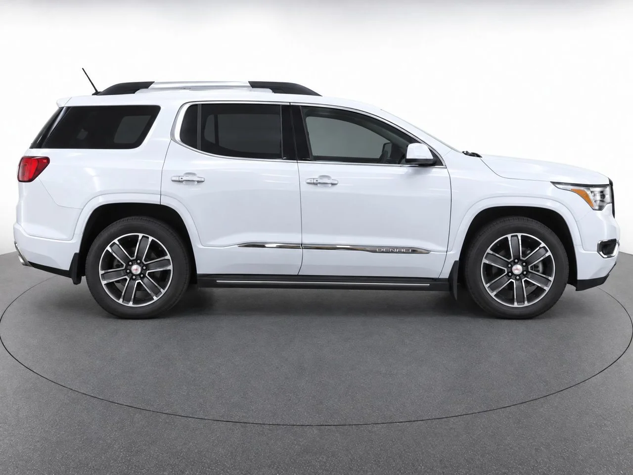 Used 2017 WHITE FROST TRICOAT GMC Denali image 8