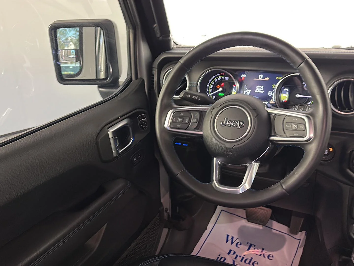 Used 2023 Silver Zynith Clearcoat Jeep Rubicon image 19