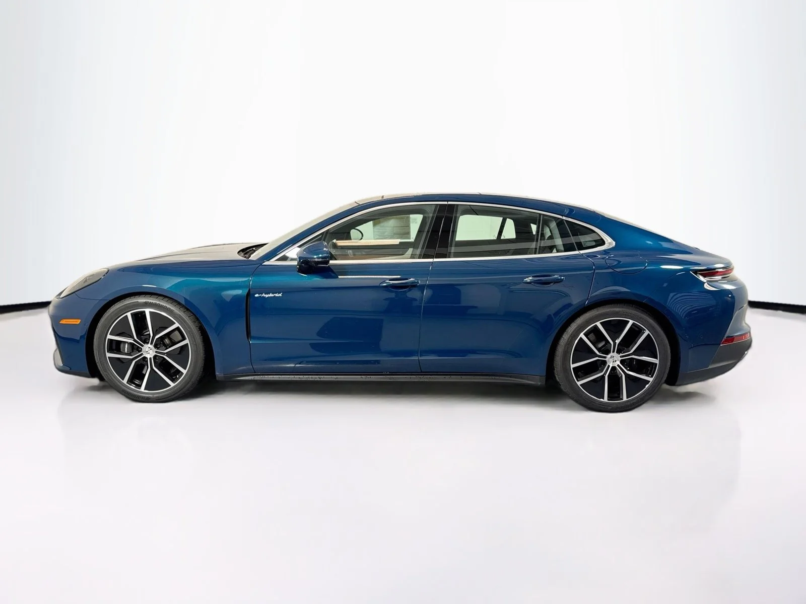 New 2026 Montego Blue Metallic Porsche 4 E-Hybrid image 2