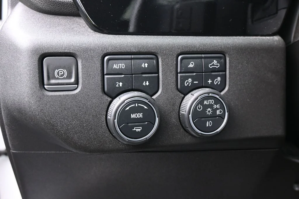 Used 2022 Summit White Chevrolet RST image 17