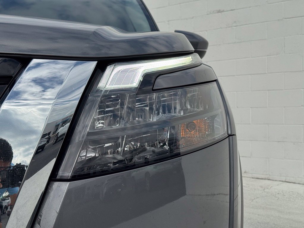 Used 2025 Gray Nissan SV image 10