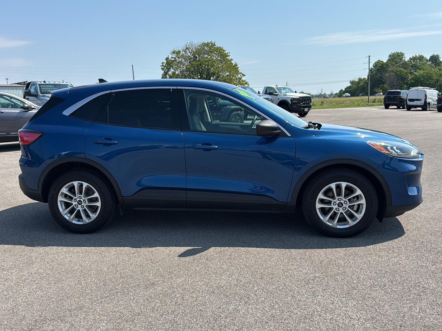 Used 2022 Atlas Blue Ford SE Hybrid image 8