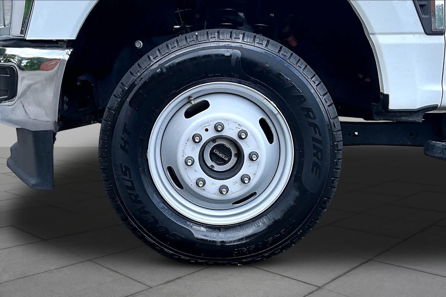 Used 2026 Oxford White Ford XLT image 11