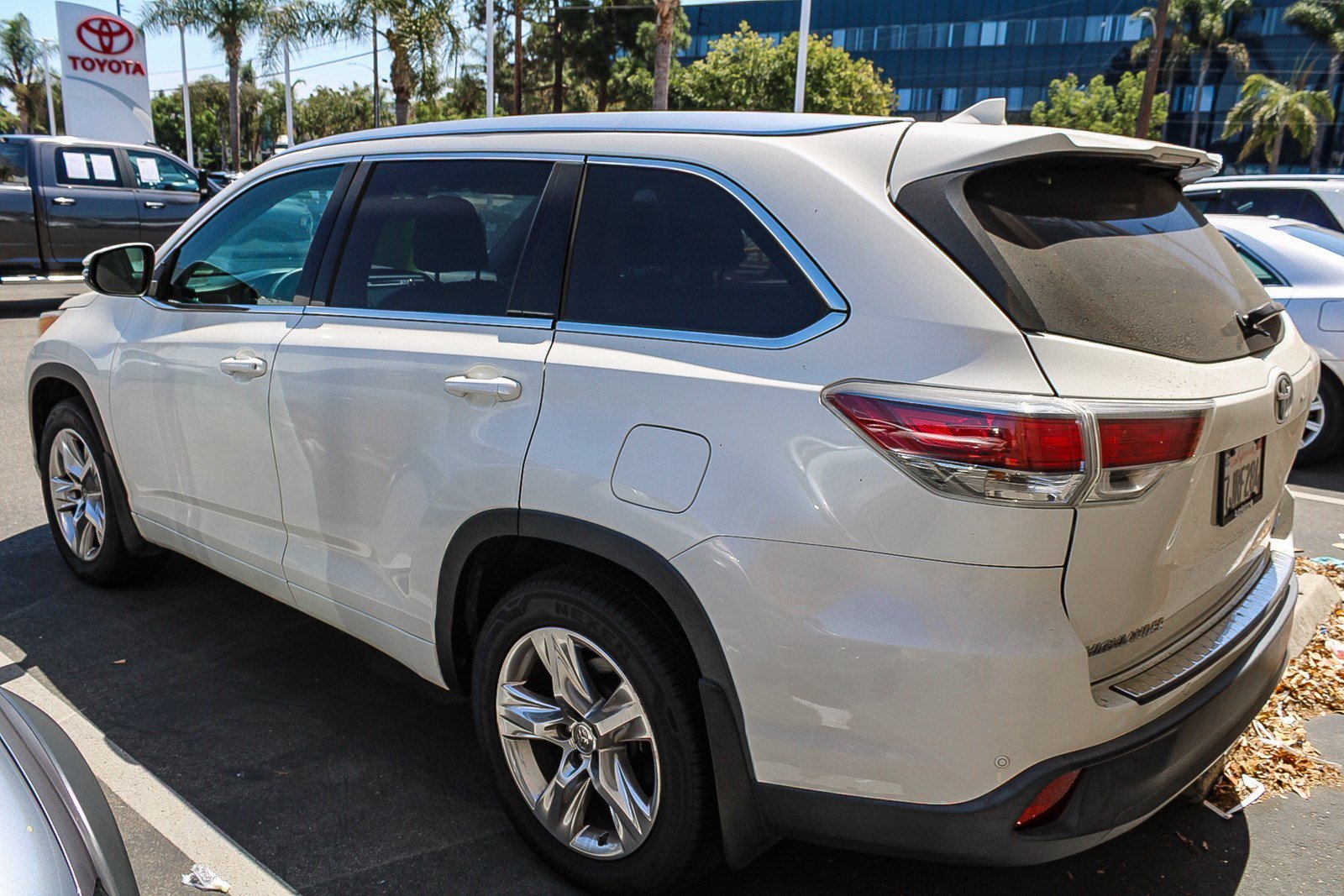 Used 2014 Blizzard Pearl Toyota Limited Platinum image 7